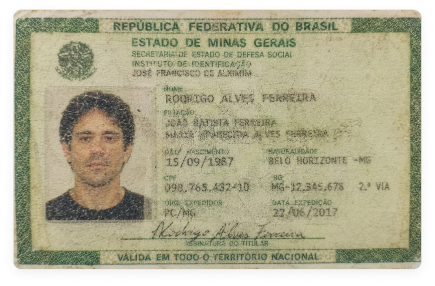 Faded state-issued RG from Minas Gerais where print loss merges adjacent fields into one string.